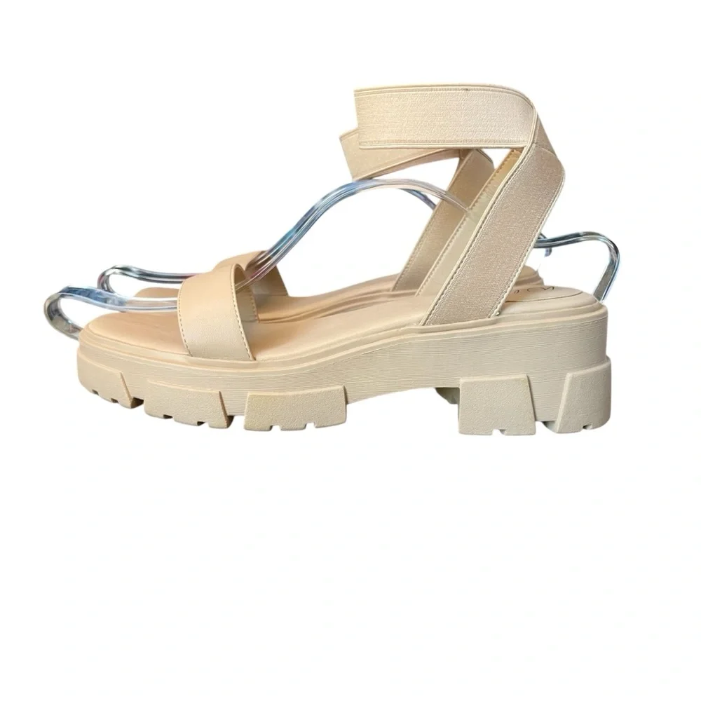 Wild‎ Pair Women's Beige Chunky Sandals NIB